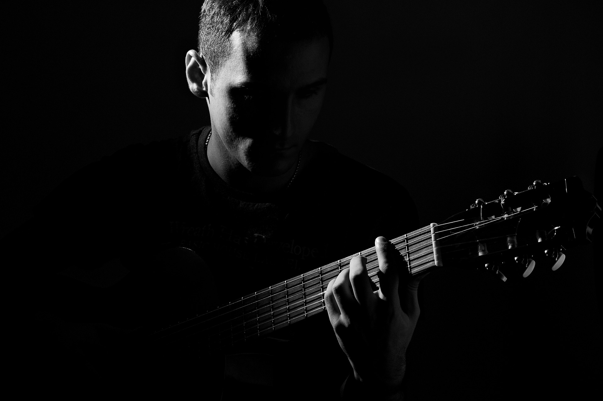 Guitarist_i_mørke